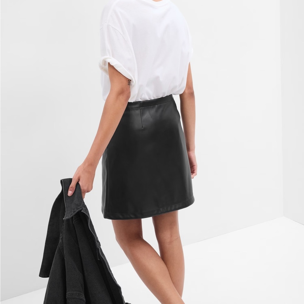 nwt brand new in bag w tags faux leather skirt gap mini